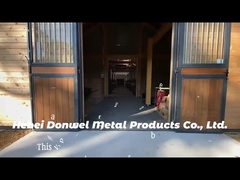 Atap Penampung Dalam Ruangan Kandang Kuda Eropa Mengisi Kayu Bambu