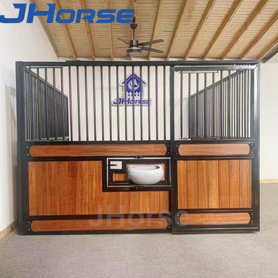 Pintu Geser Mewah Bagian Depan Kandang Kuda Eropa Stabil