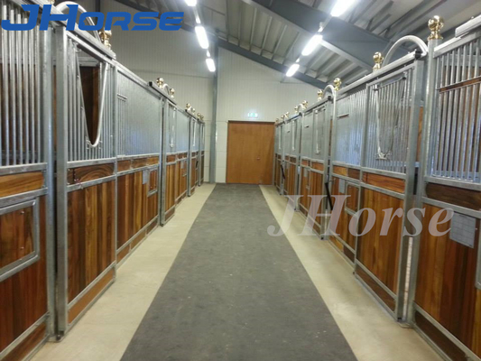 Kios Kandang Kuda Bambu Tahan Cuaca Disesuaikan Dengan Pintu Tipe Geser