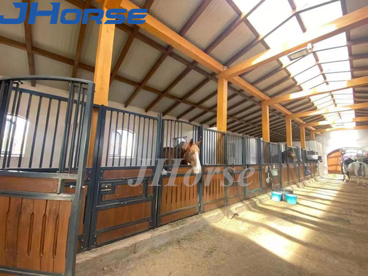 Interior Pintu Berengsel Kandang Kuda Galvanis 14 Kaki Kotak Kuda