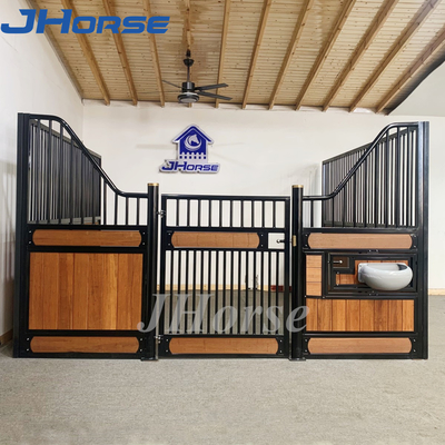 Batang Baja Bawah 12ft Mesh Horse Stall Fronts Plastic Powder Coating