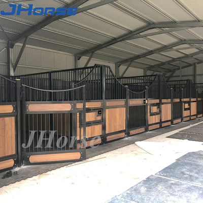 Hot Dip Galvanized Horse Box Stalls Depan Tinggi 2200mm Dengan Pintu Papan