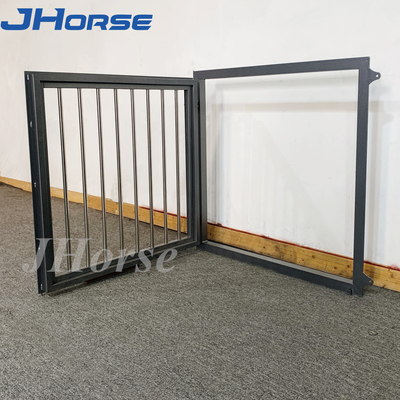 Steel Prefab Bamboo Infill Horse Stall Horse Barn Door Hinged Windows Disesuaikan