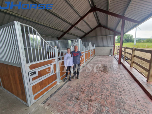 Panel Kandang Kuda Bambu Gudang Kandang Kuda Dengan Pintu Ayun Standar Termasuk Perangkat Keras