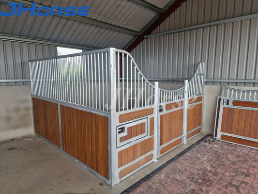 Kerangka Baja Kuda Stall Fronts Swing Pintu tahan lama Customized Style Bambu