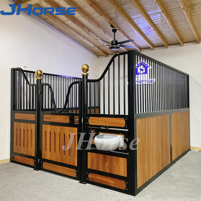 European Horse Stable Fronts Panel Baja Q235B Kayu Tahan Cuaca Stalls Ukuran Disesuaikan