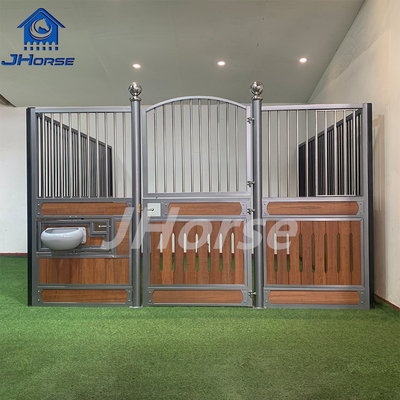 Customized Swing Sliding Horse Pintu stabil Panel las Bedak dilapisi untuk peternakan European Stall kuda
