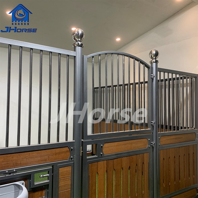 Stal kuda Eropa yang dapat disesuaikan Pintu ayunan/geser yang elegan Bahan kayu baja dengan lapisan bubuk