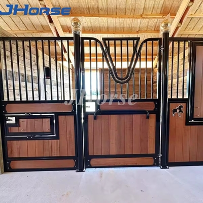 Pintu kandang kuda 2,2m-2,3m Tinggi Konstruksi tahan cuaca untuk peternakan Pintu ayunan atau geser