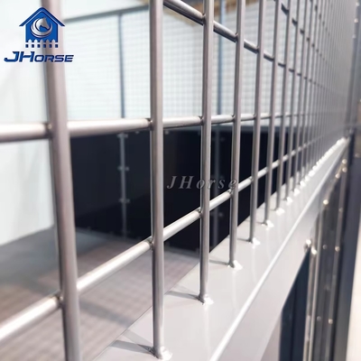 Stall Kuda Eropa yang Luas Stabil Dengan Pintu Swing / Sliding