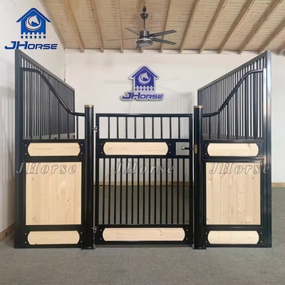 Cuaca tahan las Q235 Baja Eropa Horse Stable Front Dalam 2,2m/2,3m Tinggi