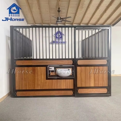 Kotak kuda pintu stabil eksterior mesh kuda kandang depan dengan hay feeder Eropa kuda kandang