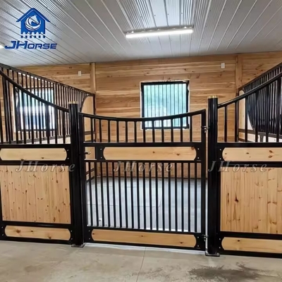 Stall kuda las yang kokoh dengan pintu ayunan atau pintu geser