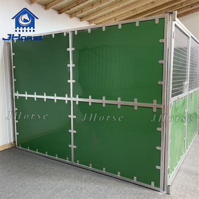 Low Maintenance Portable Horse Stable High Durability Standar Jenis Depan Disesuaikan