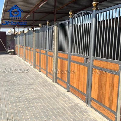 Pintu stabil kuda yang disesuaikan Pintu stabil untuk kuda dari baja dan bambu atau disesuaikan