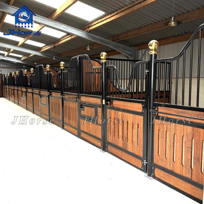 Kuda mewah Eropa Stabil panel dinding interior Batang internal Kuda bambu Stall dengan Rolling Feeder Stabil
