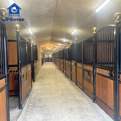 Panel Depan Kandang Kuda Ukuran Kustom Modular Pra-fabrikasi Kandang Kuda Dengan Jendela Yoke