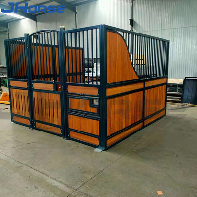 Steel Farm Fence Portabel 3.5m Barn Stall Fronts Dengan Desain Pintu Ganda Kayu Jati